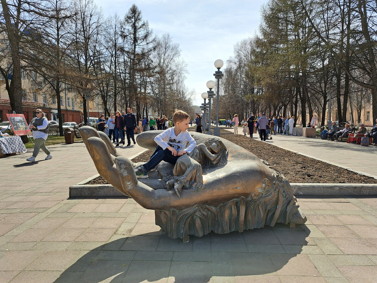 Листайте карусель