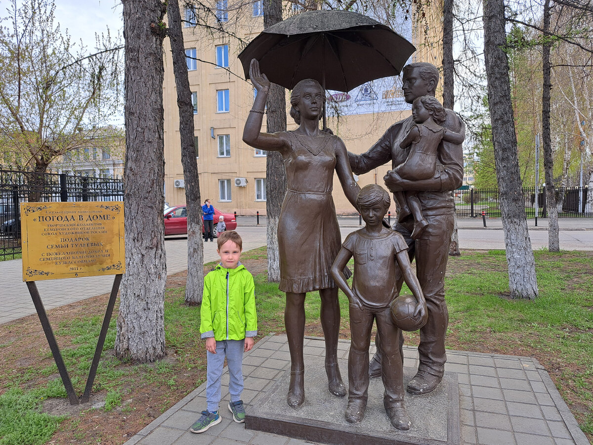 Листайте карусель