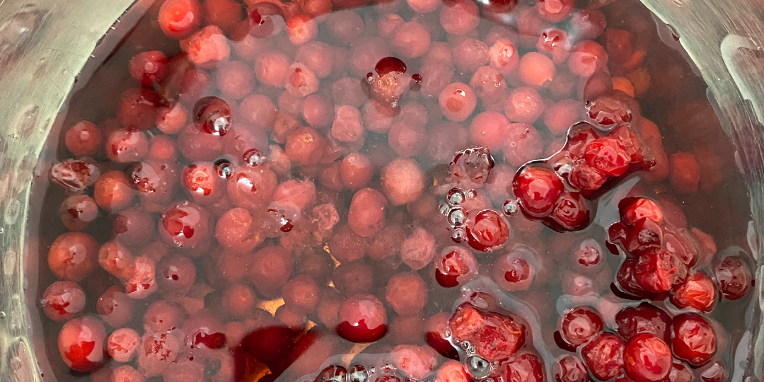 Брусничный соус к мясу