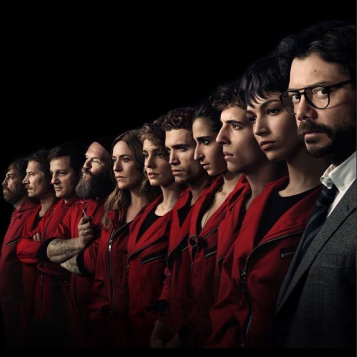 2019 год. 8 серий по 40 минут. КиноПоиск: 8.2. Триллер, боевик, драма, криминал.В ролях: Профессор, Рио, Токио, Денвер, Стокгольм, Найроби, Лиссабон, Хельсинки, Богота, Палермо, Марсель. 