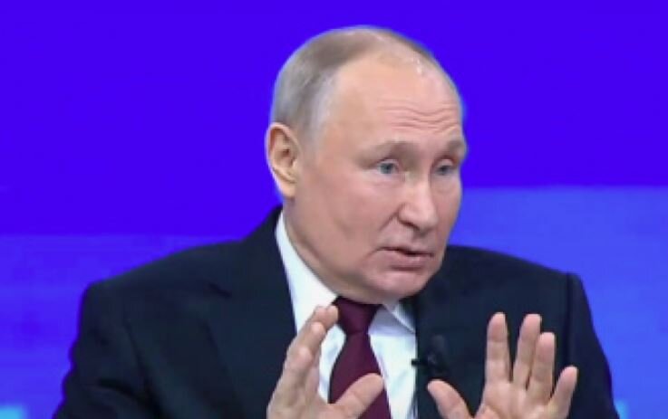 Путин извинился за рост цен на яйца (кадр видео)