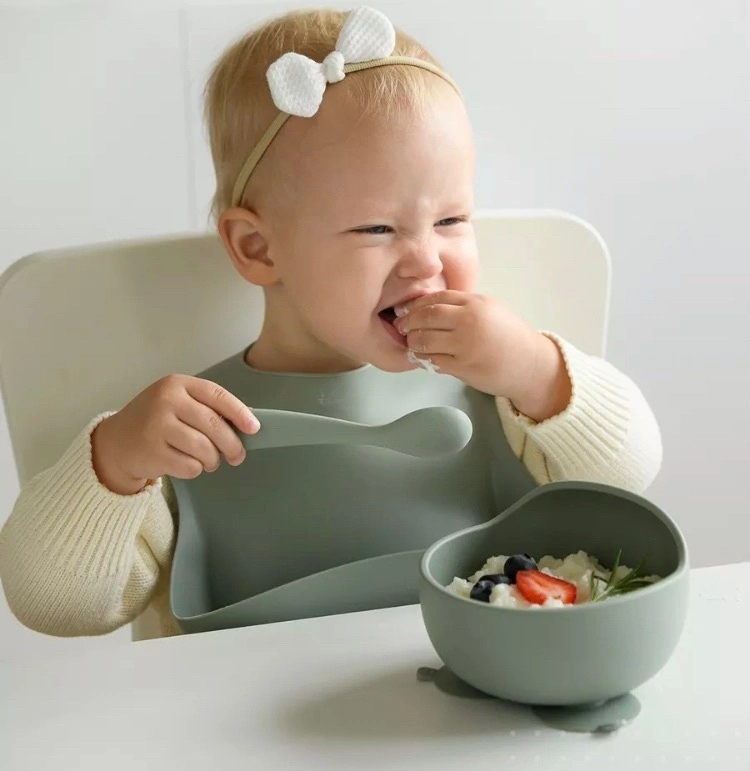   Самое главное правило, которому важно следовать при выборе пищи для детей до года, малышам можно предлагать с общего стола только легкоусвояемую пищу без специй.