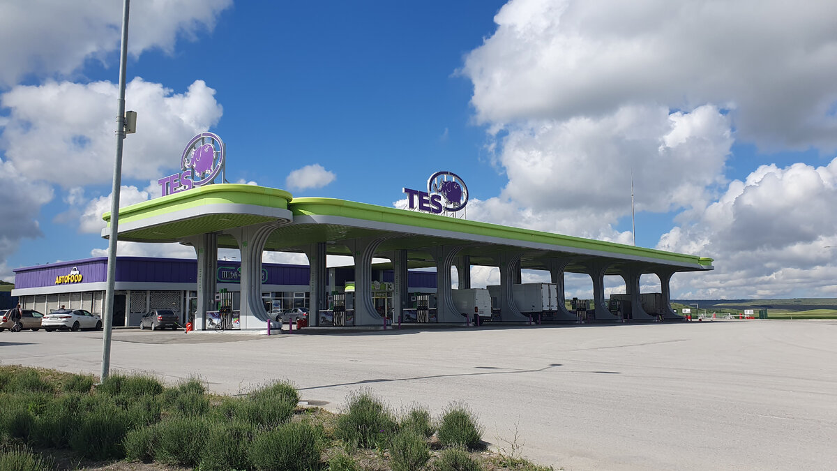 Заправка ТЭС на выезде из Симферополя в сторону Севастополя. 