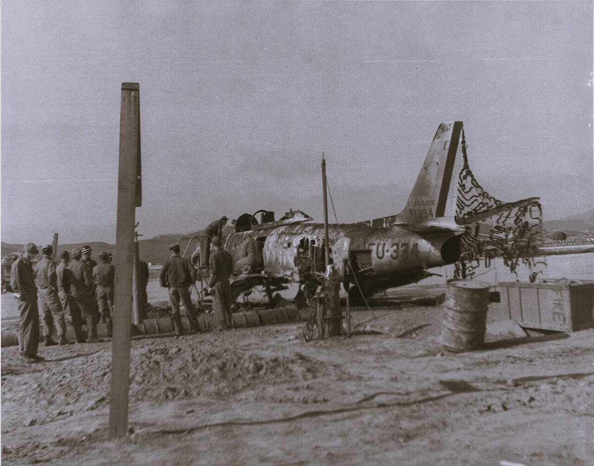 Уничтоженный F-86. Фото в свободном доступе.