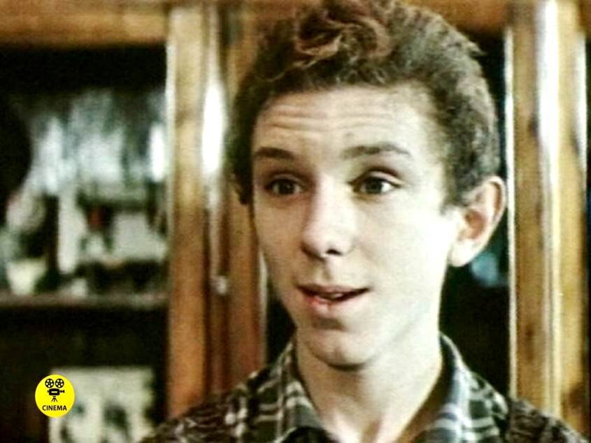 18 мая 1972 года на киностудии «Мосфильм» состоялся первый съёмочный день художественного фильма «Точка, точка, запятая…». Главную роль сыграл 15-летний школьник Сергей Данченко.