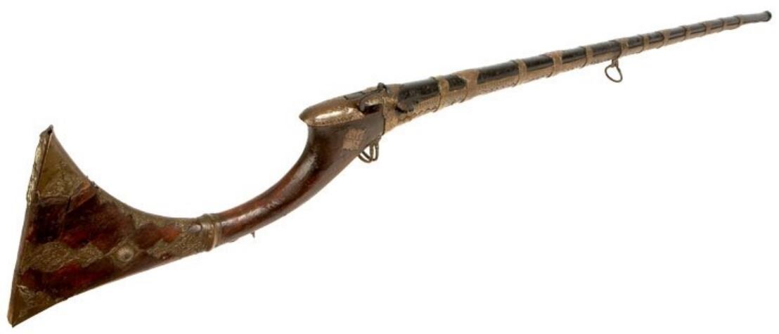 В середине XV века в Средней Азии появился новый тип огнестрельного оружия, известный как мултук. Это было длинное фитильное ружье с калибром около 19-20 мм, обладавшее значительной мощностью.