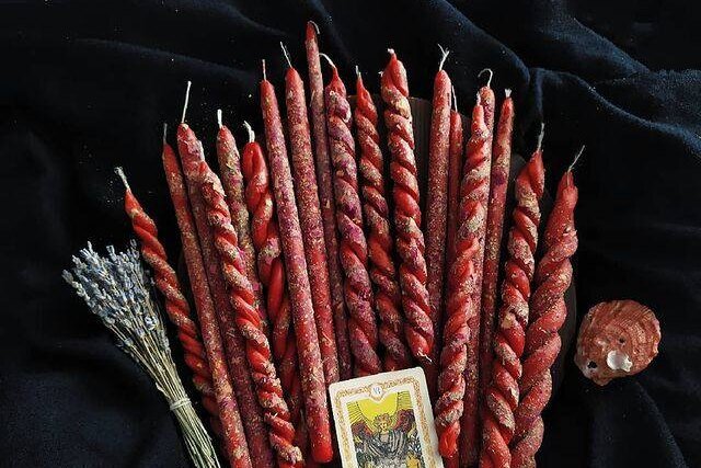     Свечи-скрутки: как их делать и  использовать, чтобы очиститься от негативной энергии