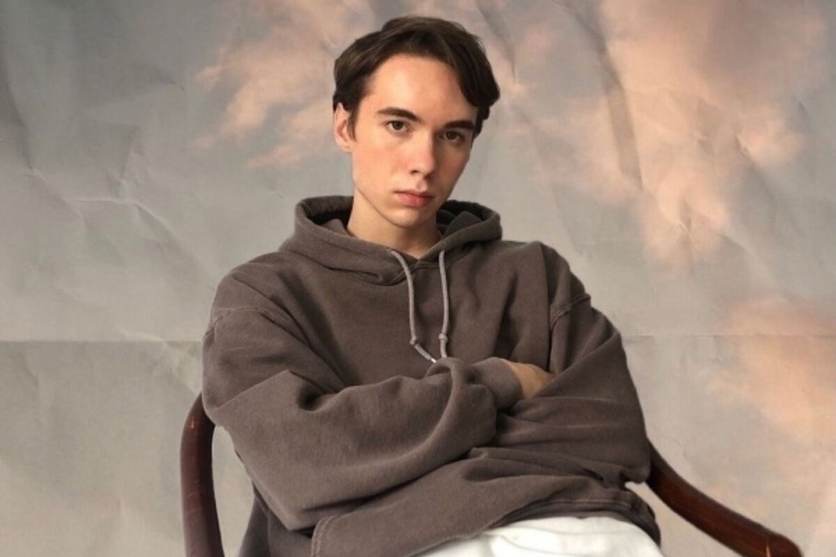 Актёр Денис Власенко, сыгравший роль Матвея https://static.mk.ru/upload/entities/2023/10/17/17/articles/facebookPicture/ab/77/b6/86/ae59bb8bf25c31e3f9c53d25c98f5f20.jpg