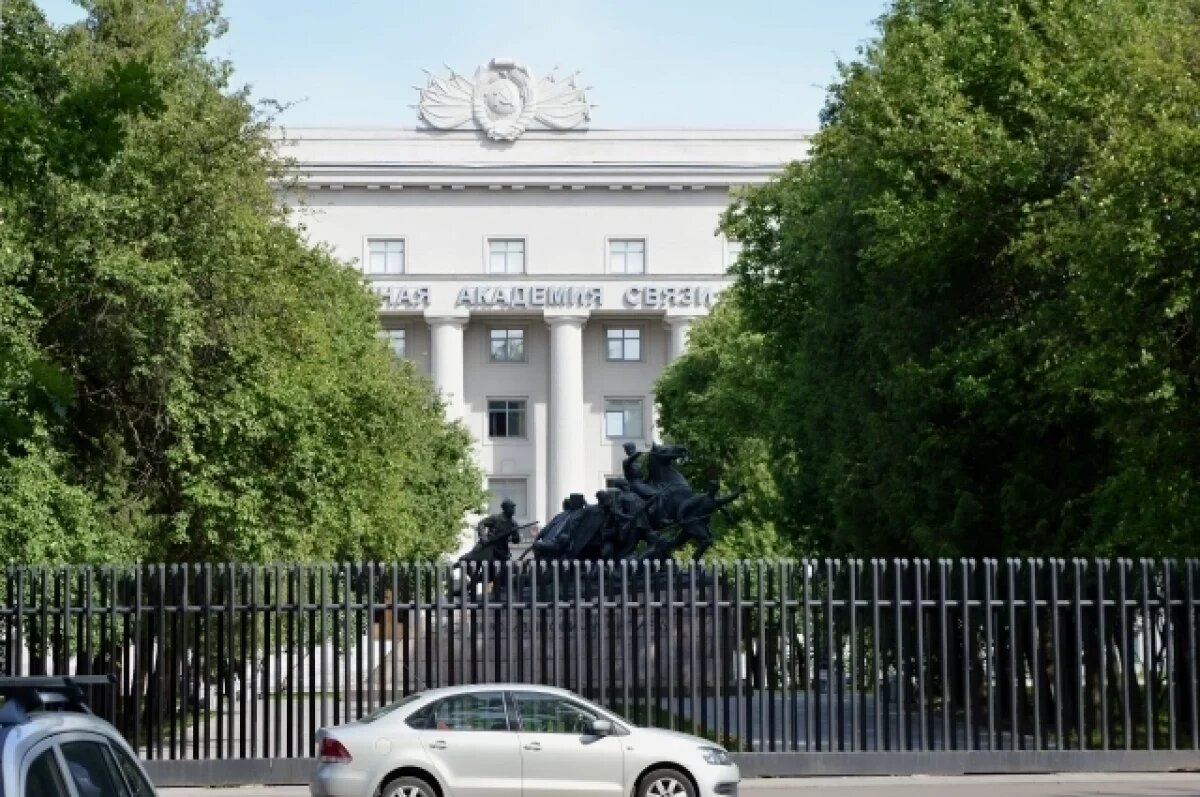    В Санкт-Петербурге экстренные службы продолжают работу после взрыва