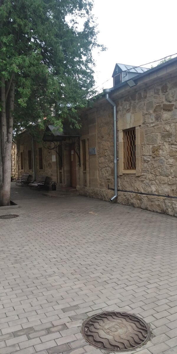 Крепость в Кисловодске. И люк