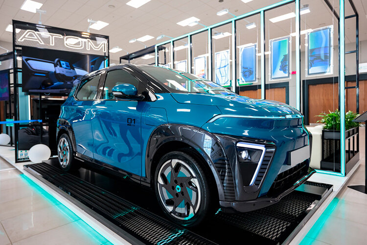    Стала известна стоимость российского электромобиля «Атом». Цена будет варьироваться в диапазоне от 2,5 млн до 3,5 млн рублей в зависимости от конъюнктуры рынка.   
Фото: «БИЗНЕС Online»