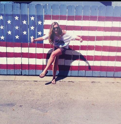 Учи стильные и модные фразы, чтобы заговорить с этой американочкой.
https://i.pinimg.com/564x/28/50/97/285097841715b2fa497fa886ffc2f532.jpg