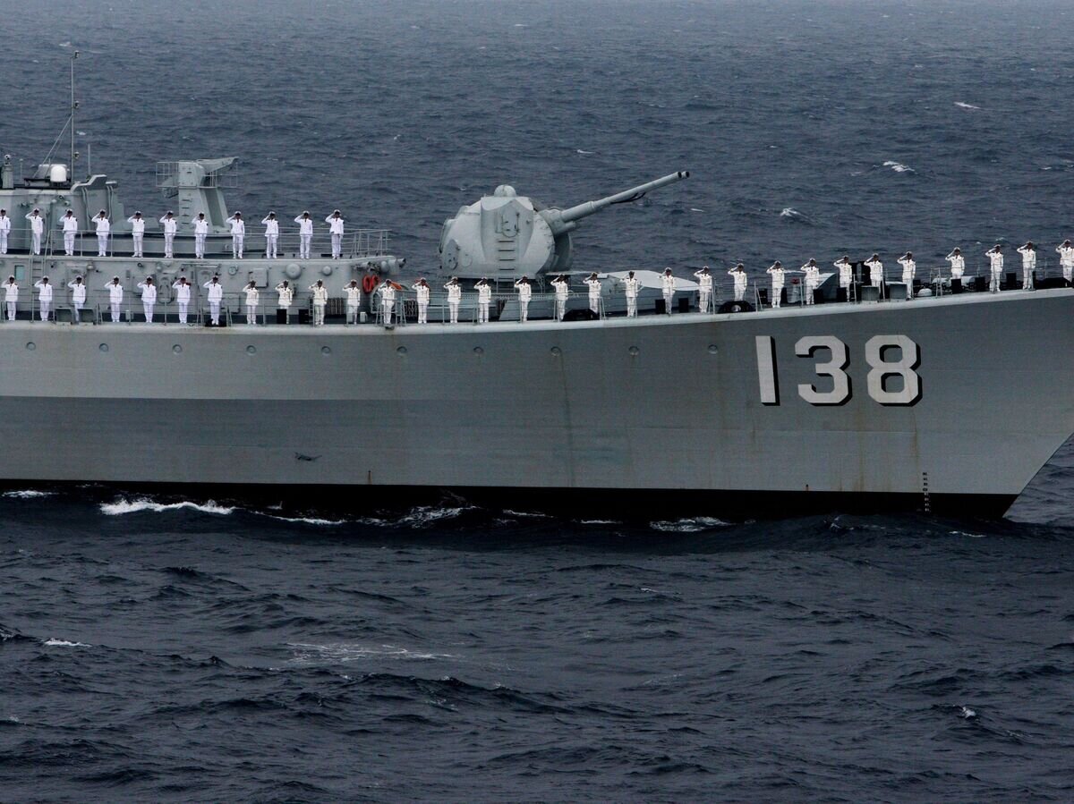    Эсминец "Тайчжоу" ВМС НОАК КНР во время военно-морского парада в заливе Петра Великого© РИА Новости . Виталий Аньков