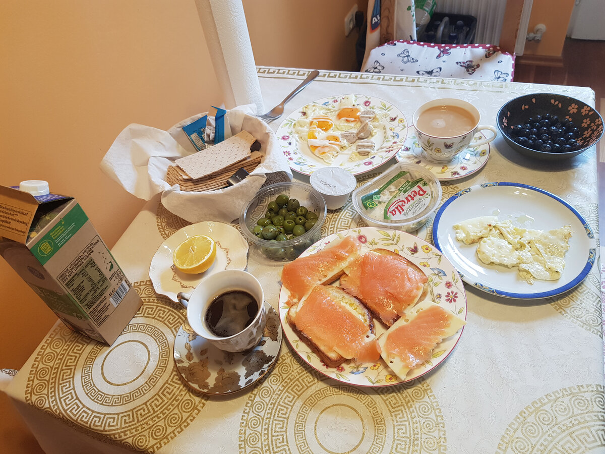 Вика приготовила завтрак.