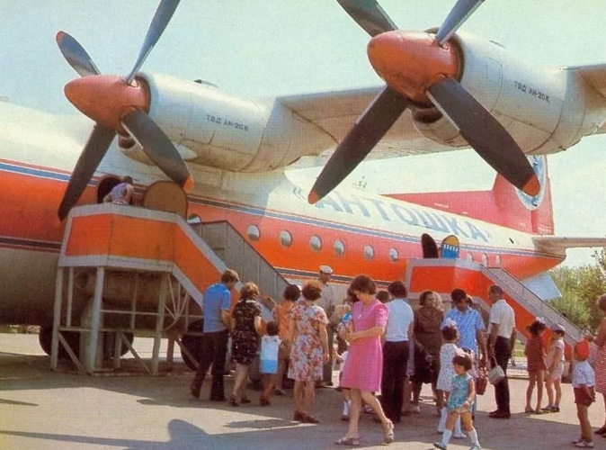 Видеосалон на базе списанного самолёта Ан-10