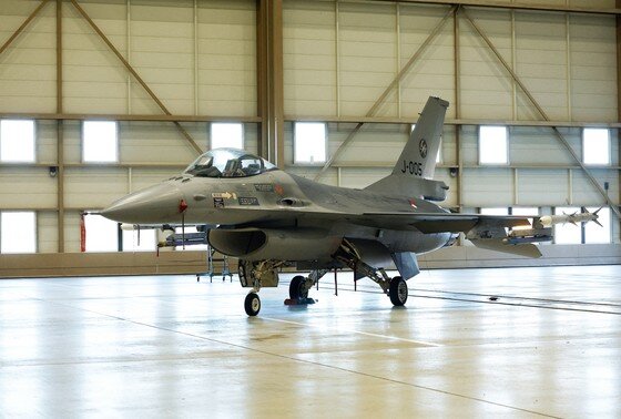    F-16