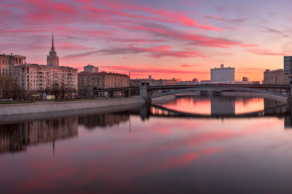 Где погулять в Москве вечером? Самые интересные места от Арбата до  «Москва-Сити» | Яндекс Путешествия | Дзен