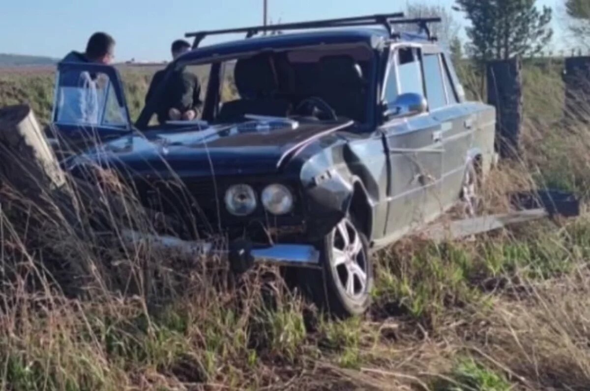    Водитель погиб в ДТП, врезавшись в деревянный забор в Иркутской области