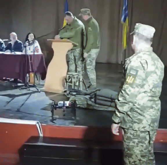 ЭТО ВЫСТУПЛЕНИЕ ВОЕНКОМА ДЕПУТАТЫ КАНЕВА ЗАПОМНЯТ НА ВСЮ ЖИЗНЬ. GIF ВИДЕОЗАПИСИ С ТГ-КАНАЛА "НОВОСТИ. КАК ЕСТЬ"
