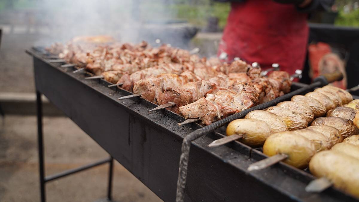 Угостите меня шашлыком: как жарили мясо в Москве 200 лет назад | Вечерняя  Москва | Дзен