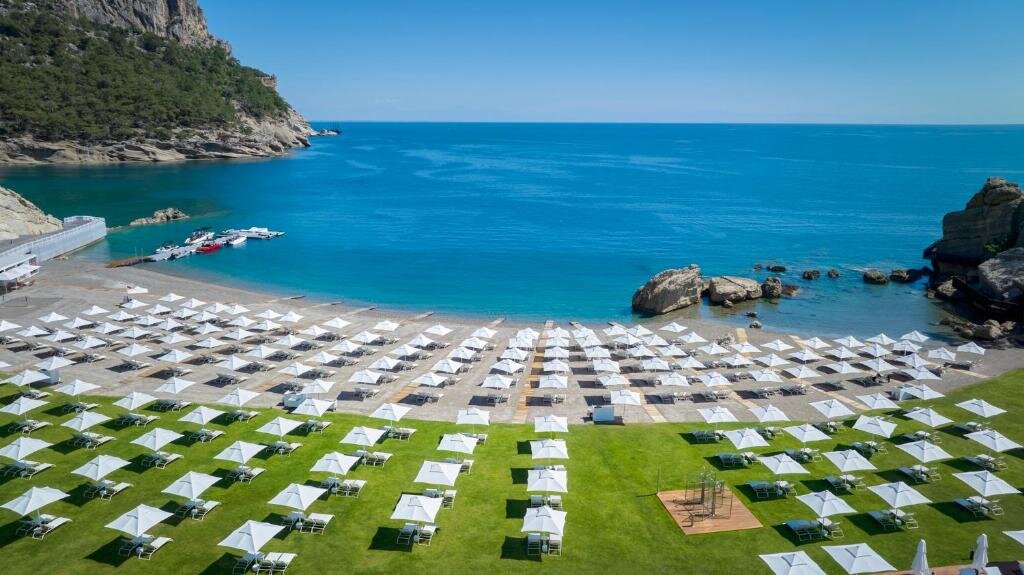 ткройте для себя мир роскоши и комфорта в Maxx Royal Kemer Resort 5*. (Источник фото - https://www.booking.com/hotel/tr/maxx-royal-kemer-resort.ru.html?activeTab=photosGallery).