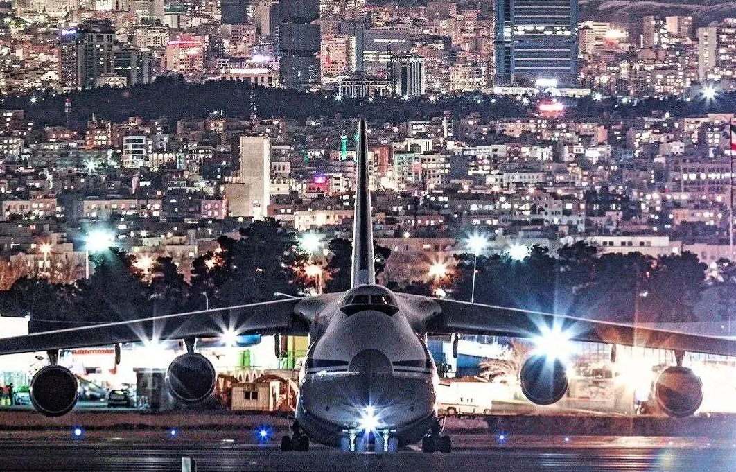 Очередной российский тяжёлый транспортный самолёт Ан-124 прилетел в столицу Ирана аэропорт "Мерхабад". Фото: Atlaskhabar. 
