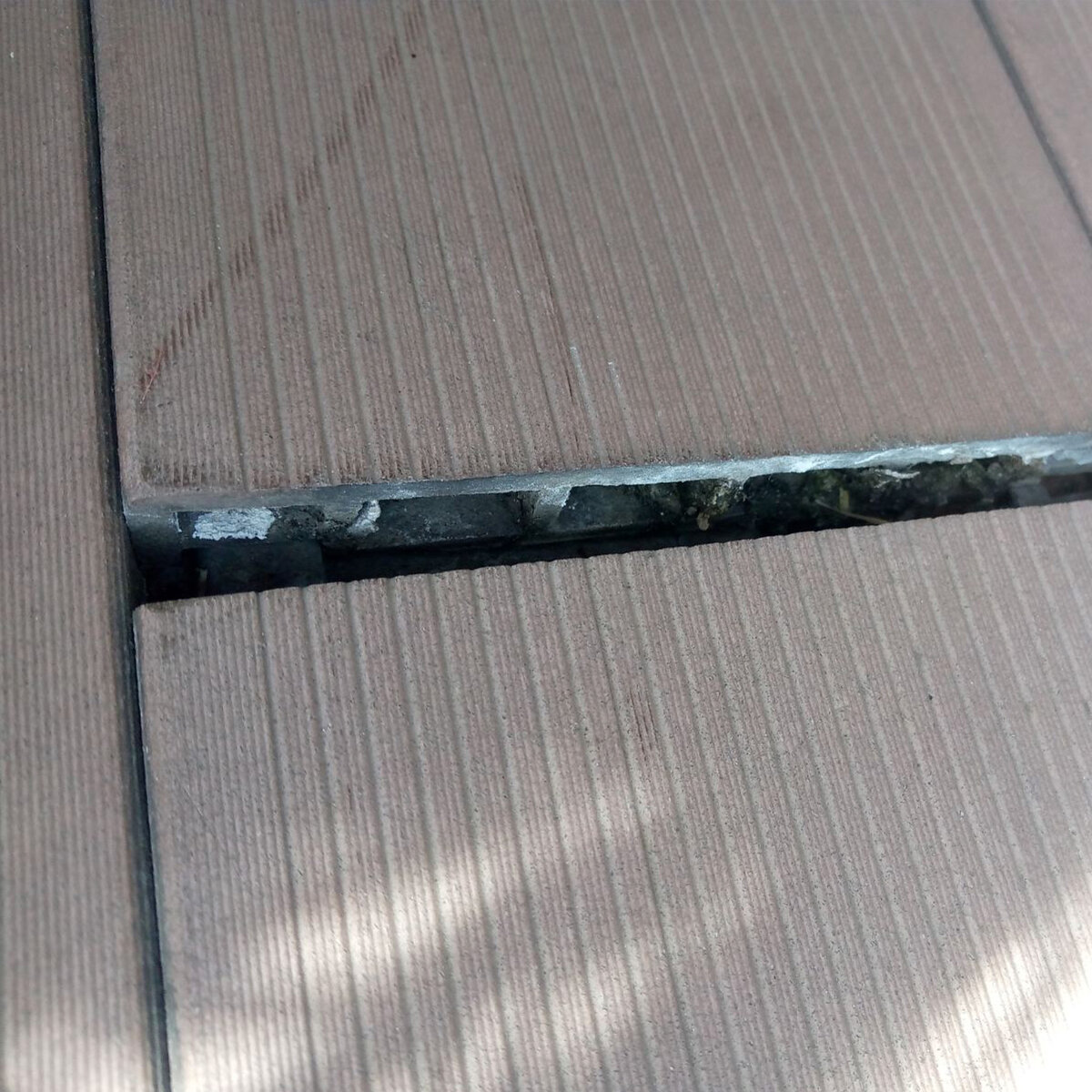 Некачественный древесно-полимерный композит через 3-5 сезонов эксплуатации