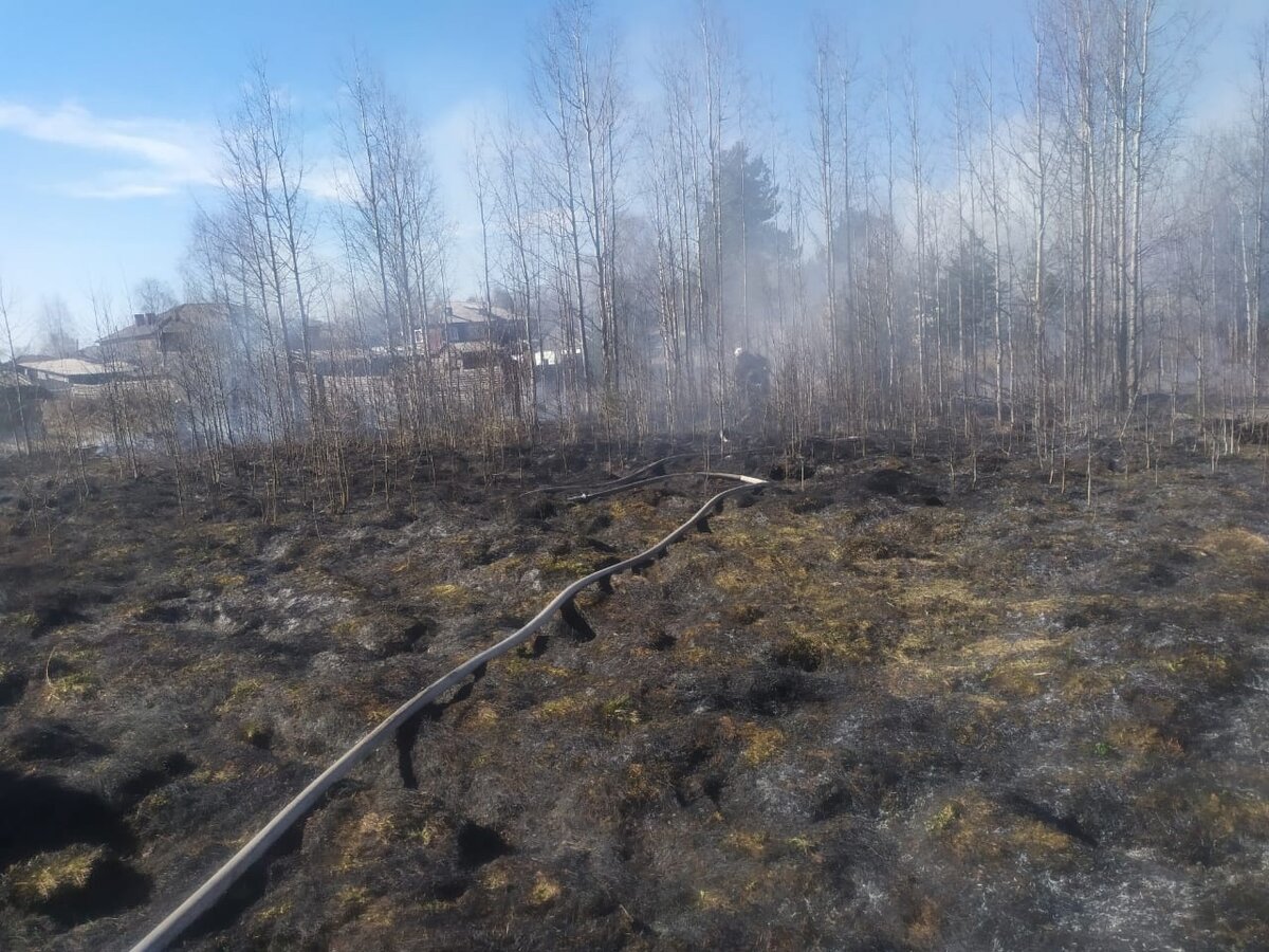    Пожарные не дали сгореть двум домам в поселке КарелииГКУ РК ОПС по Муезерскому району