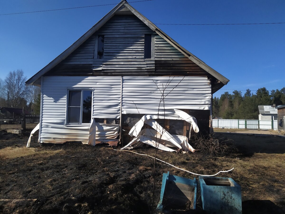    Пожарные не дали сгореть двум домам в поселке КарелииГКУ РК ОПС по Муезерскому району