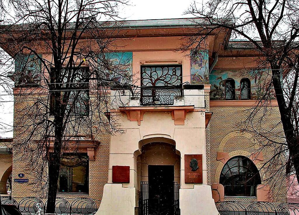 Детский Дом.   https://russo-travel.ru/upload/medialibrary/daa/lv31o9pf2qnkguee6b4sc8c1cl5n6vau.jpg 