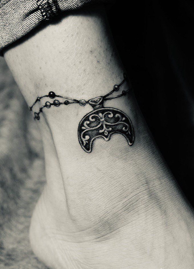 Пример татуировки с Лунницей.