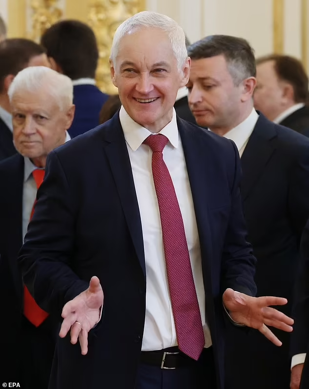 Новый министр обороны Белоусов ранее занимал должности советника Путина, министра экономики, первого вице-премьера и, кратко, исполняющего обязанности премьер-министра. 