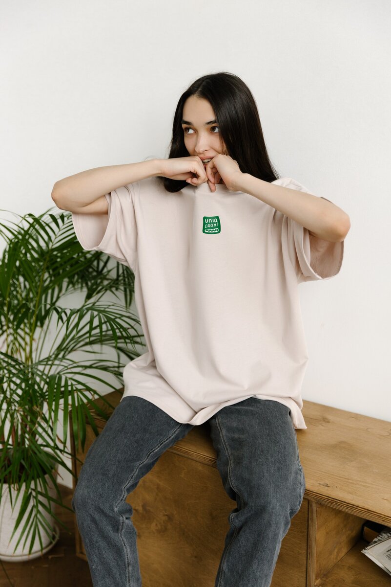 Футболка "SPASIBO" из первой коллекции бренда uniqcrone 