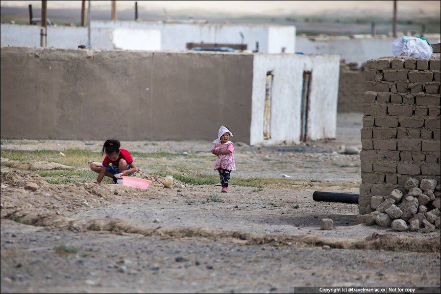 Как развлекаются таджикские дети в своих кишлаках