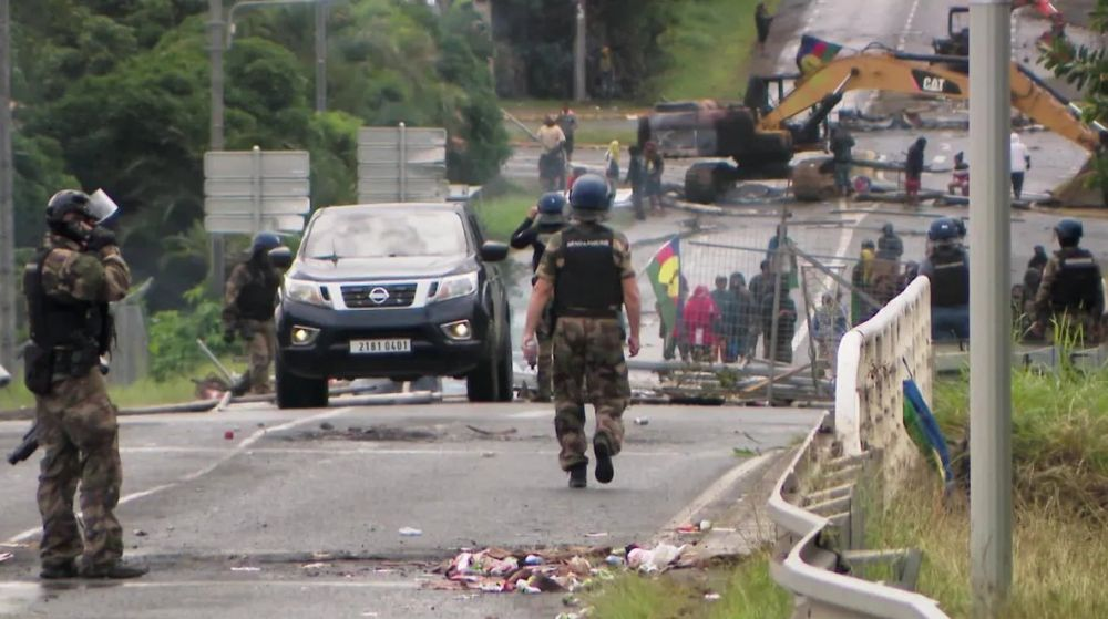 Ох, и нелёгкая это работа - тащить Францию из болота!  Фото из открытых источников