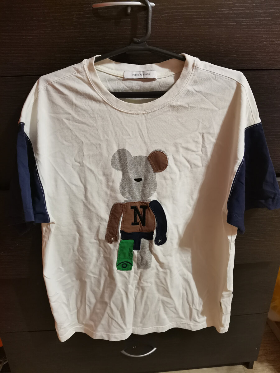 Футболка мужская от Qwentiny studio всего за 1000 рублей. Состояние новой. 