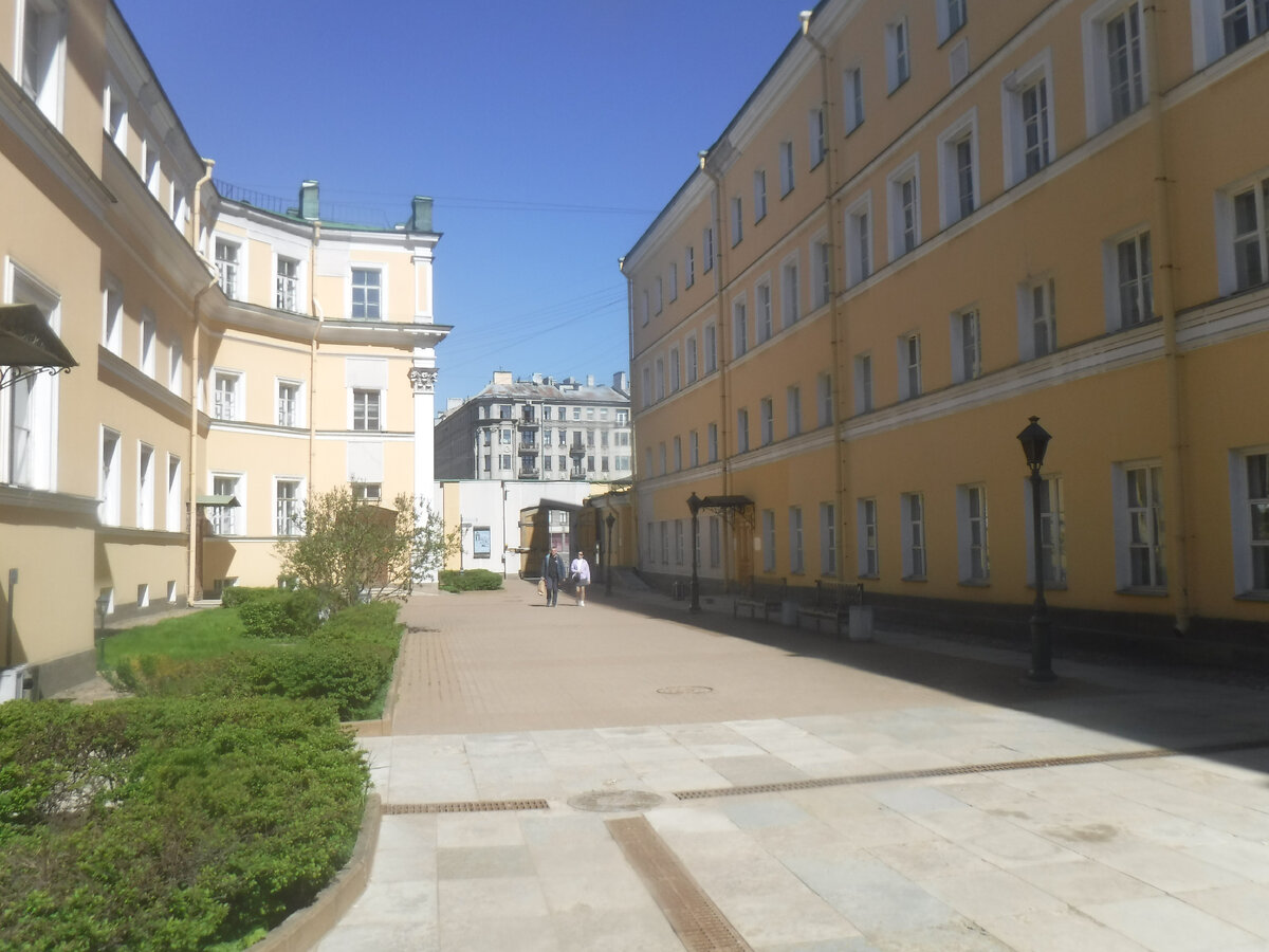 Гостеовой дом и флигель