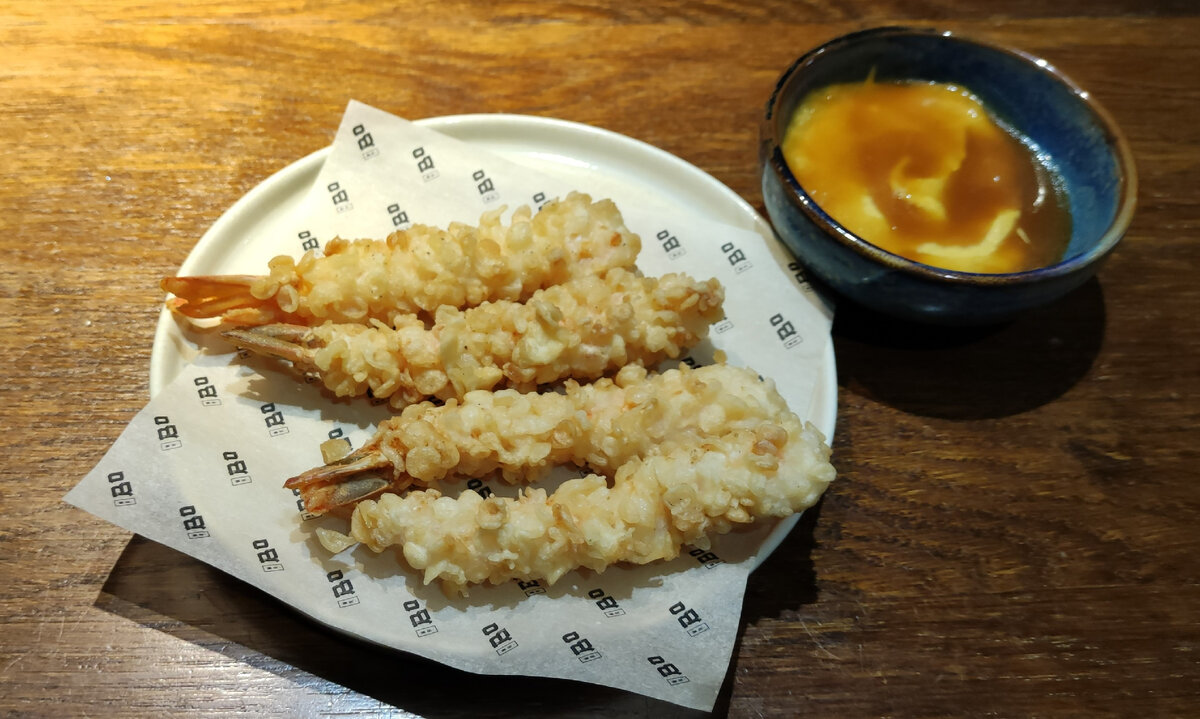 Креветка темпура с соусом из манго