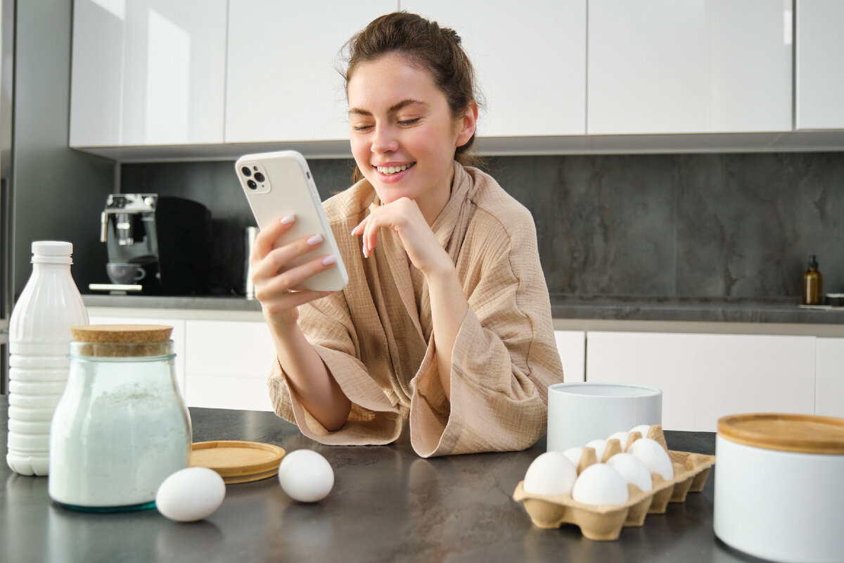 Доверьтесь своему гаджету и социальным сетям: вы найдете кладезь видео-рецептов и бысьтро освоите их.