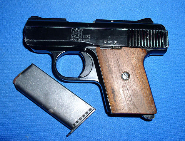 Полуавтоматический представитель "ночных специальных" Raven Arms MP-25 калибра .25 ACP. (Фото - общественное достояние)
