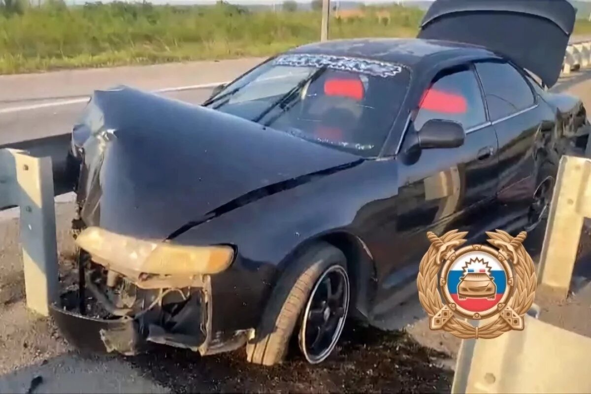    Неизвестный протаранил отбойник на угнанной машине под Хабаровском