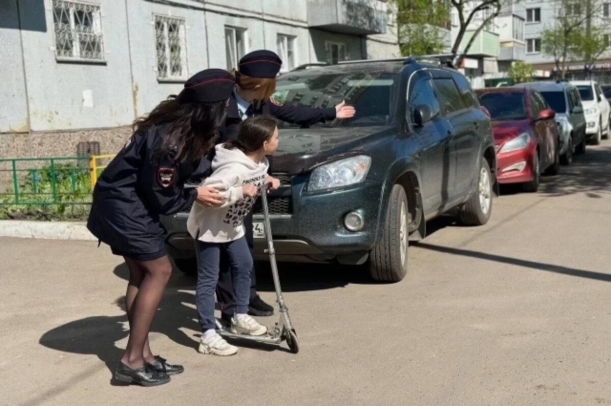    Красноярские полицейские провели выездной урок безопасности во дворах