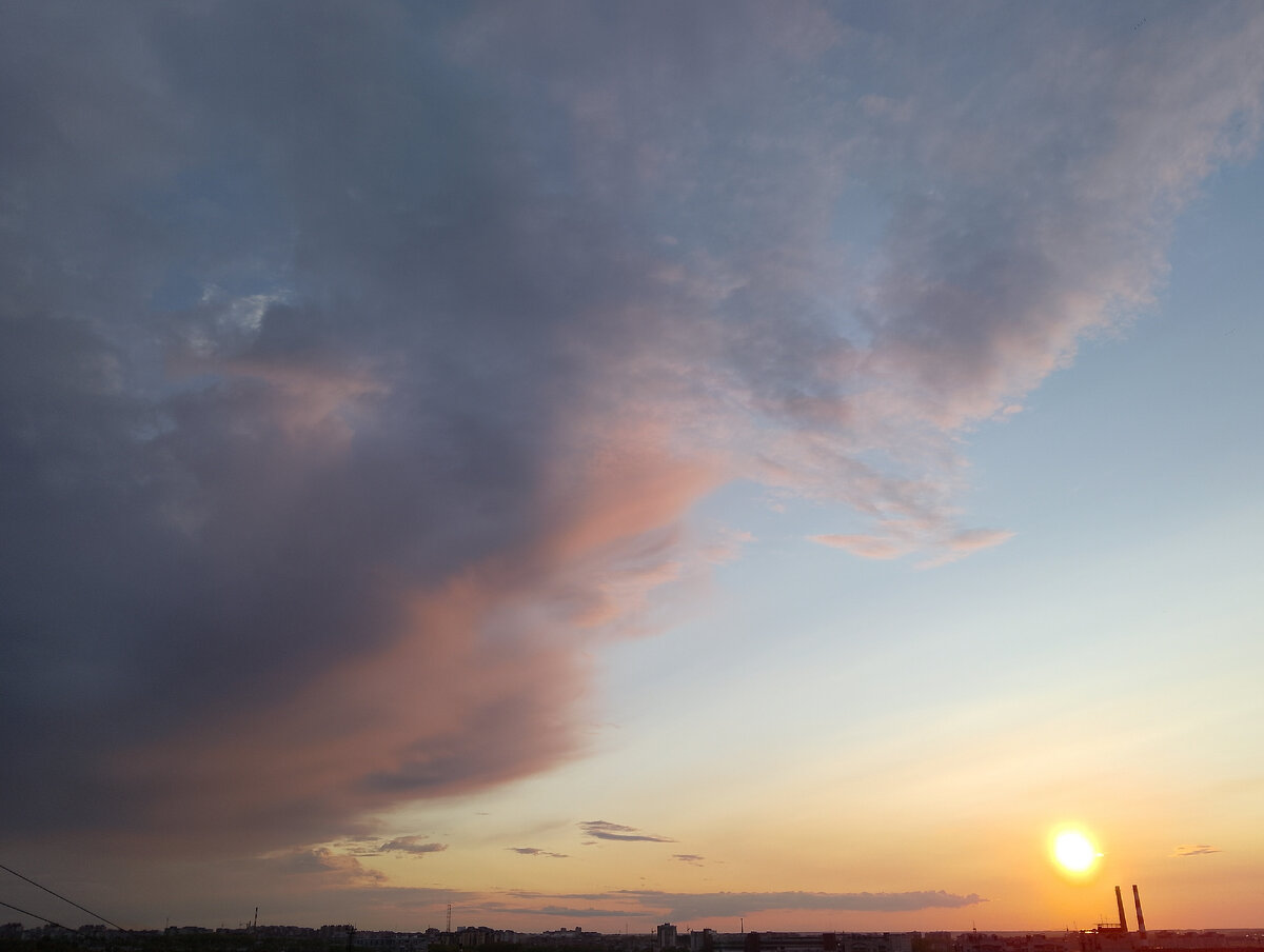 На закате дождевая туча уходит, 16.05.2024, фото автора