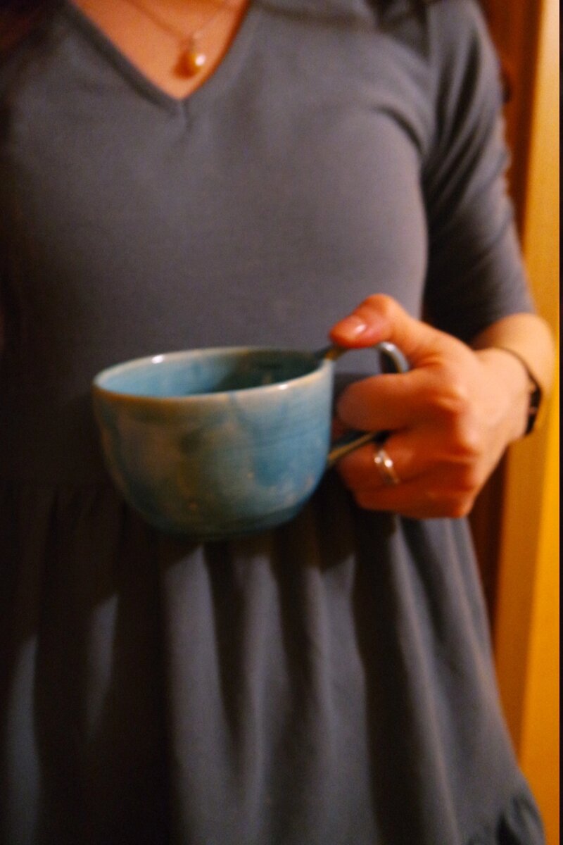 Первая помощь при судорогах в ногах. Что сделать чтобы не трясло. При отравлении через рот:. Причины тряски рук. Что сделать чтобы не трясло.