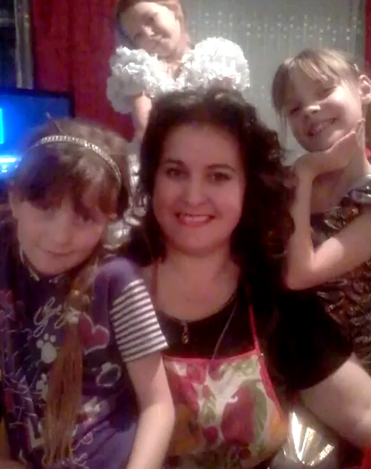 Осень 2013 г. Я и соседские ребятишки. Листайте галерею, чтобы увидеть другое фото...