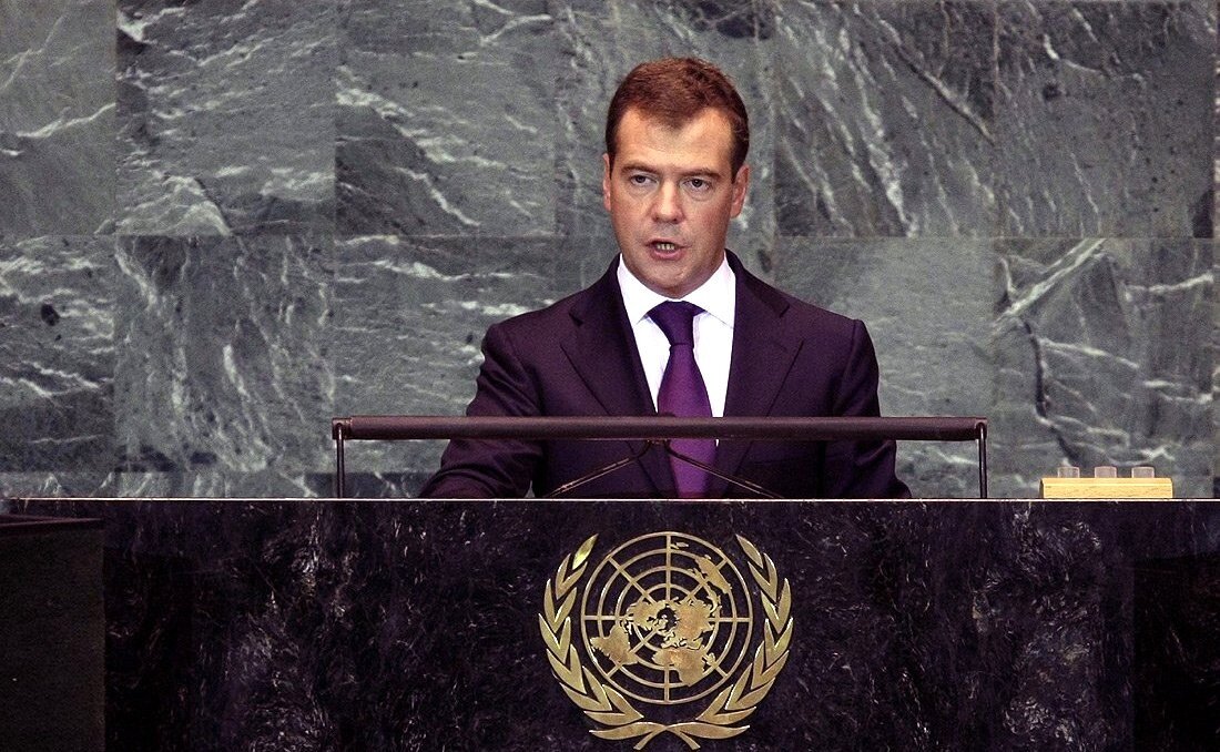 Кто там говорил, что наш Димнатолич Медведев только в Интернете горазд Оловянные Острова топить да срамными словами «заклятых партнёров» полировать?-2