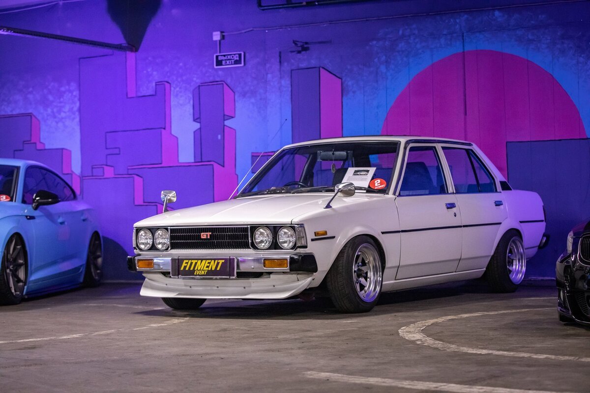    Год выпуска и мощность также не имеют значения. Суть исключительно в эстетике — сделать машину необычной, стильной и, разумеется, низкой.