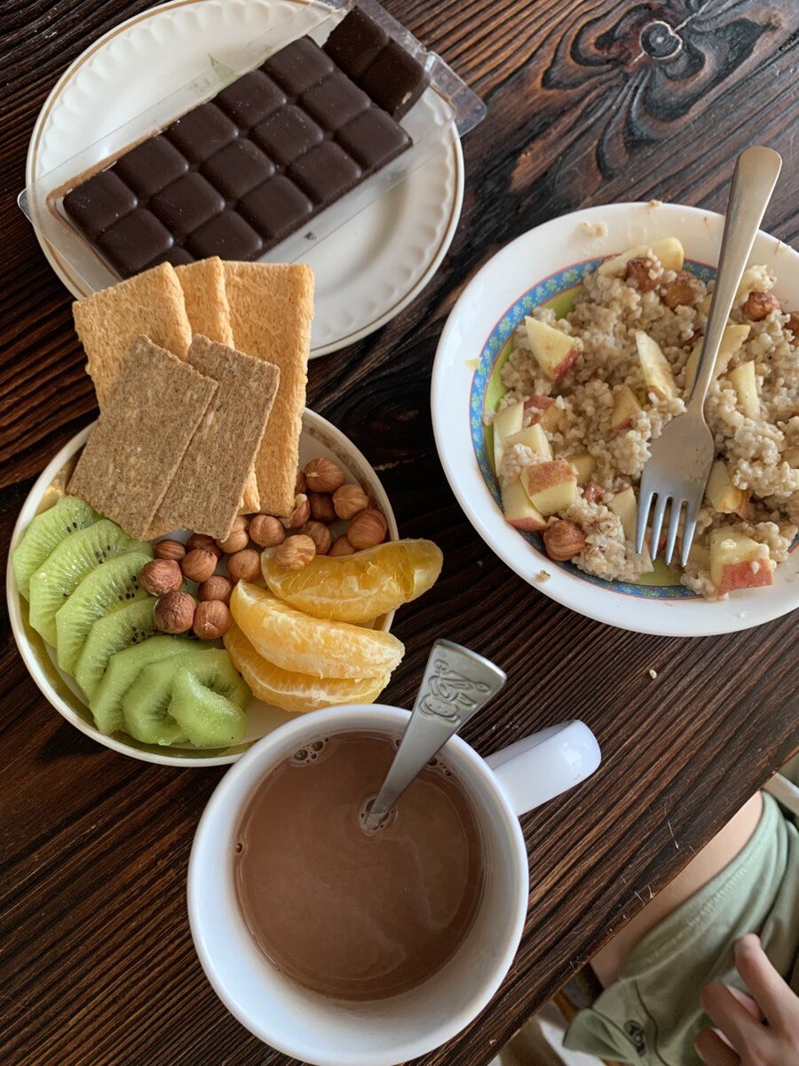 Идеальнейший завтрак, когда тебе почти ничего нельзя)) В кружке какао на кокосовом молоке