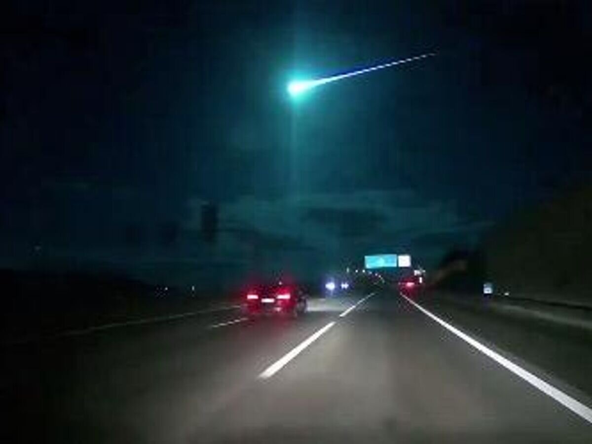    Метеор в небе над Португалией© Стоп-кадр видео с камеры видеонаблюдения