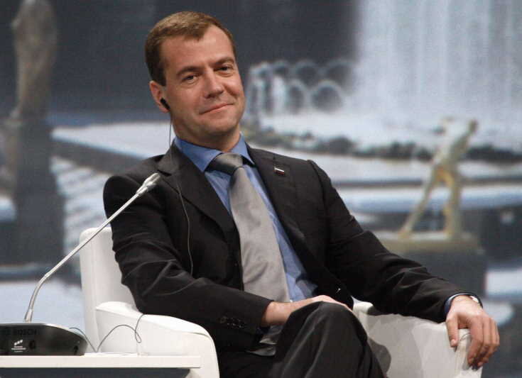 Прочёл в издании ГАЗЕТА.RU мнение Дмитрия Медведева - о невозможности возрождения СССР в том виде, в котором он был. С которым не согласен, отчего делюсь с вами собственными соображениями.